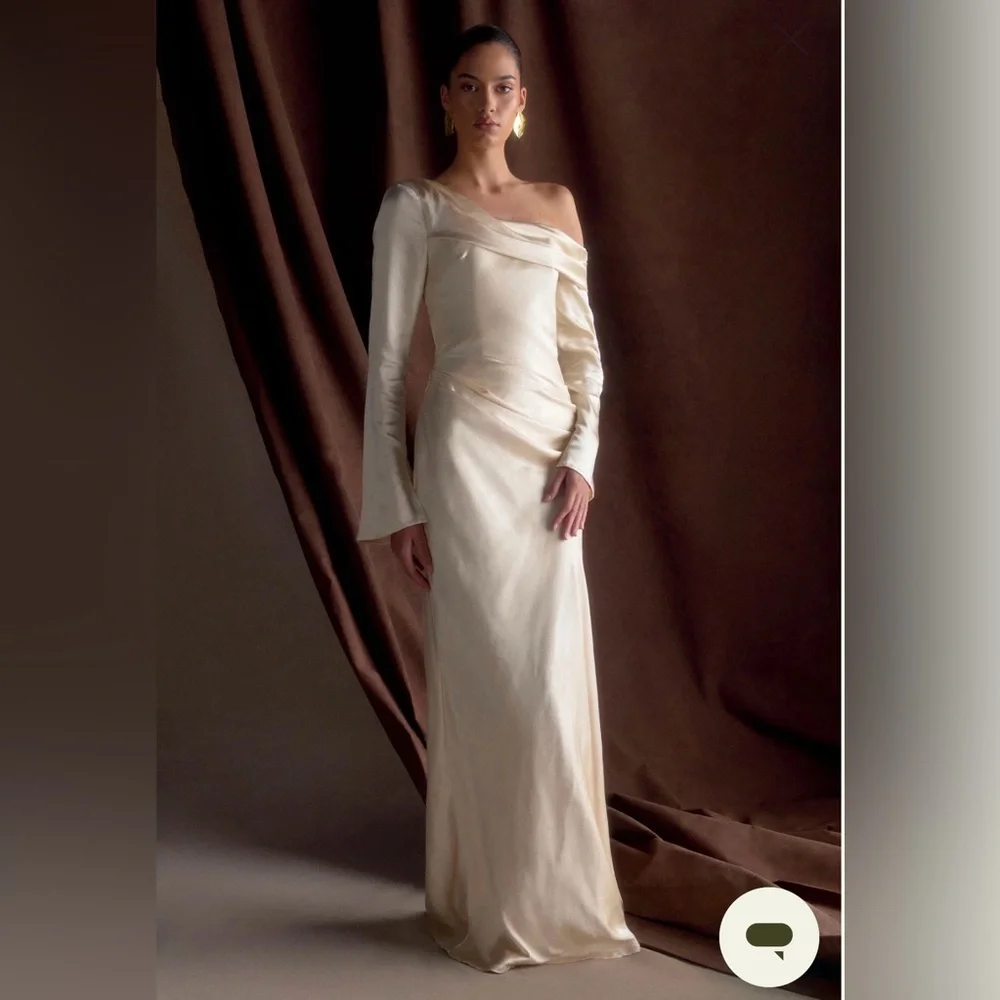 Meshki Ivory One-Shoulder Satin Gown - Picture 4 of 5